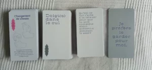 Des cartes issues d'un jeu érotique