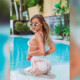 Avery Christy dans la piscine