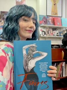 Octavie Delvaux avec des cheveux bleus