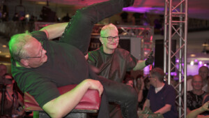 Fist Schwester en plein show !